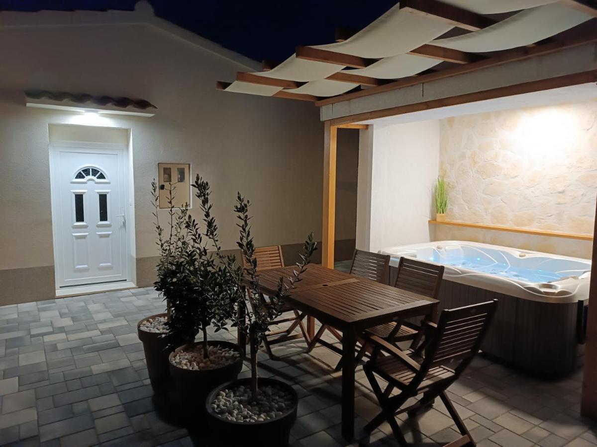 דירות ספליט Tonina - House With Terrace, Jacuzzi, Free Parking מראה חיצוני תמונה