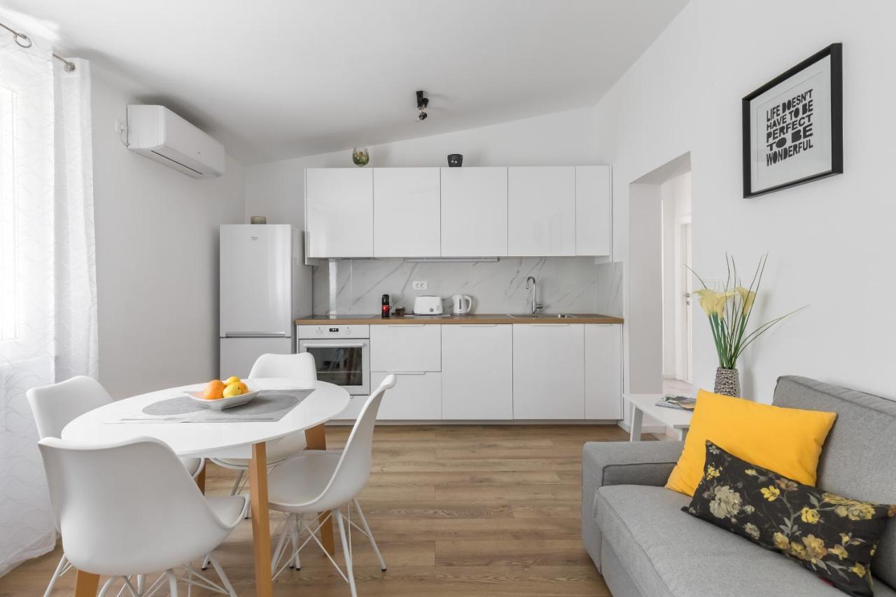 דירות ספליט Tonina - House With Terrace, Jacuzzi, Free Parking מראה חיצוני תמונה
