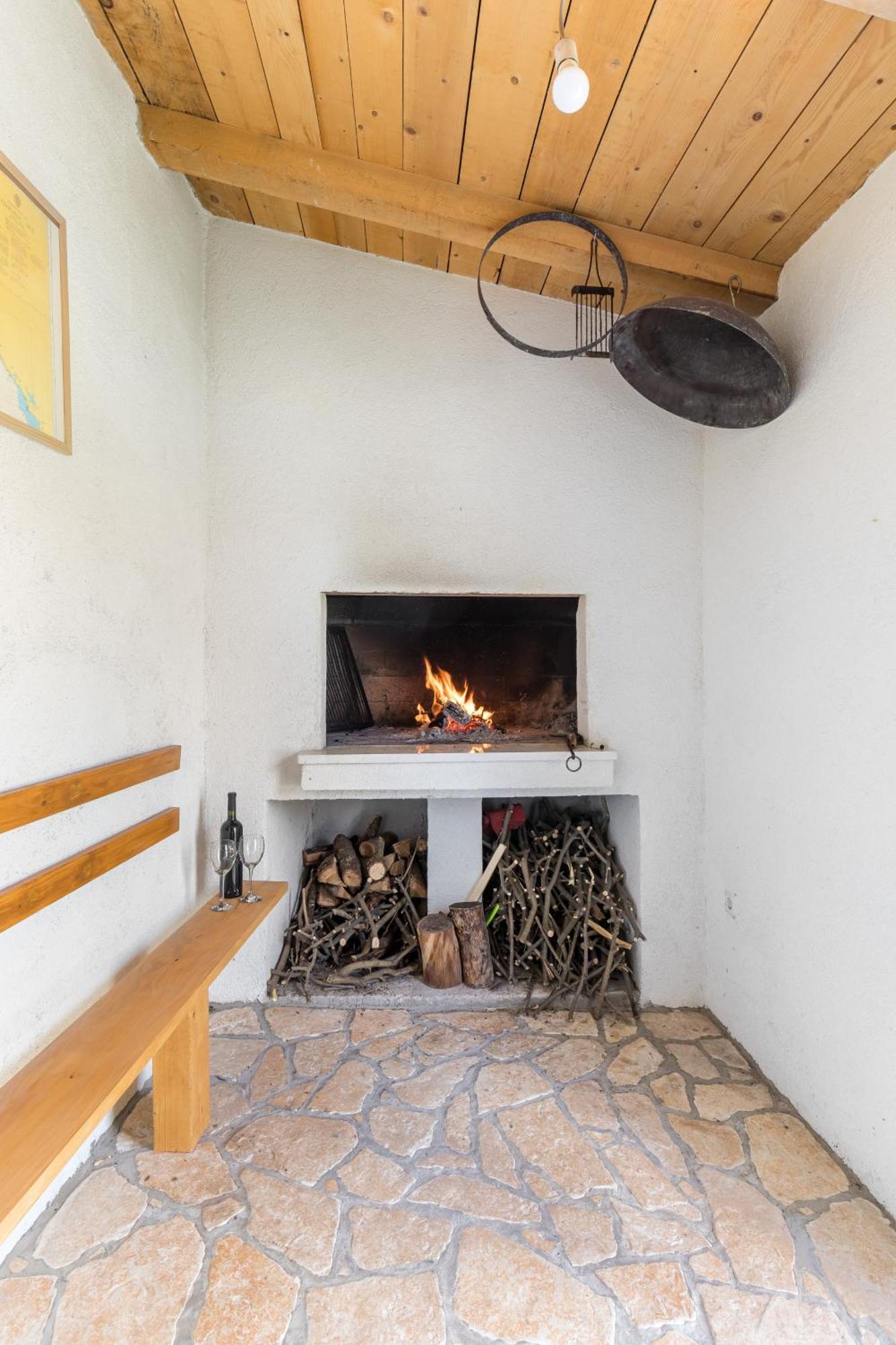 דירות ספליט Tonina - House With Terrace, Jacuzzi, Free Parking מראה חיצוני תמונה