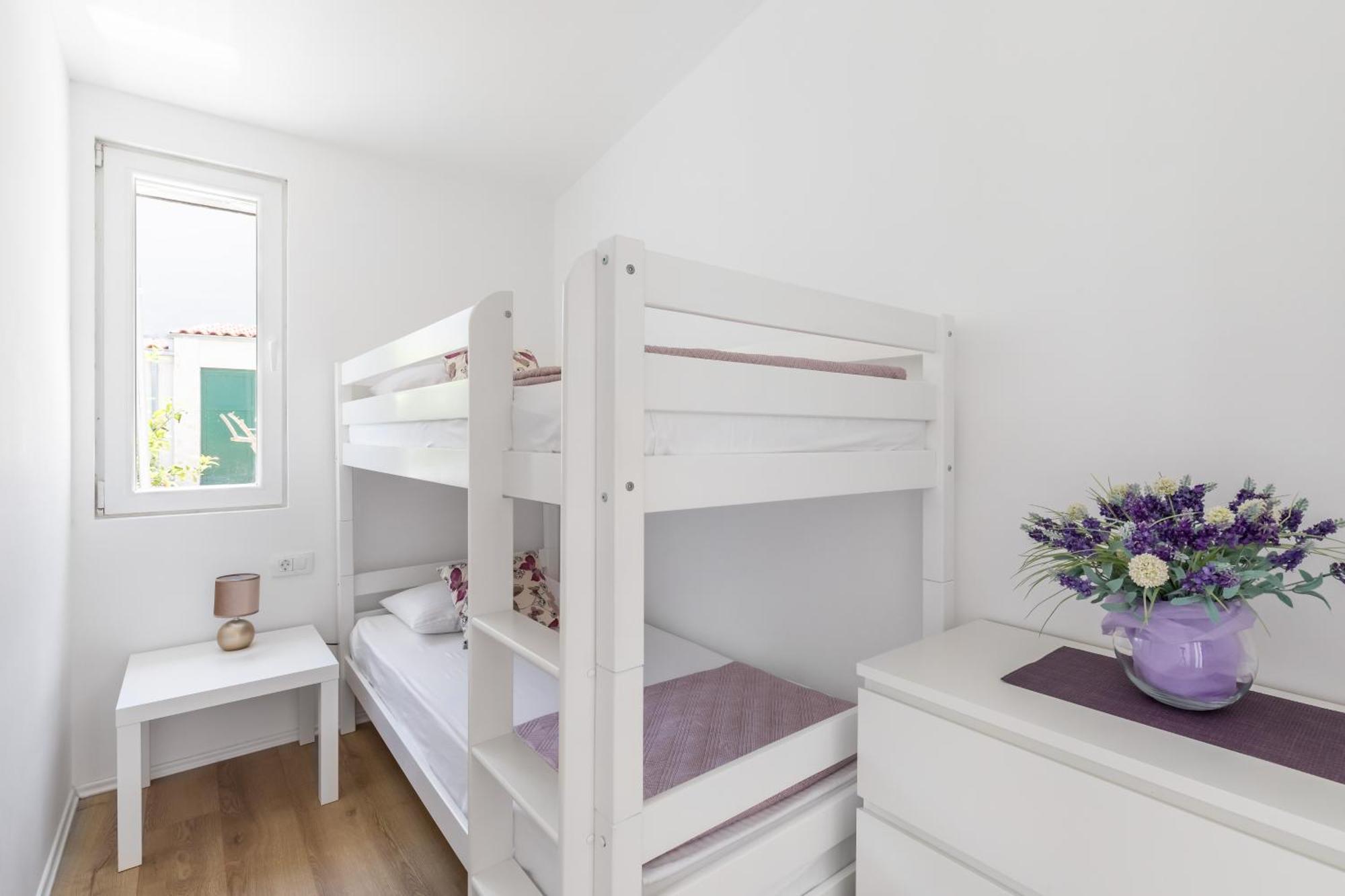 דירות ספליט Tonina - House With Terrace, Jacuzzi, Free Parking מראה חיצוני תמונה
